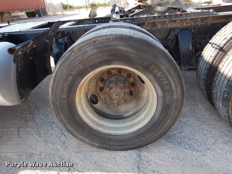 image for item DL3358 2010 Freightliner Cascadia 113  semi truck