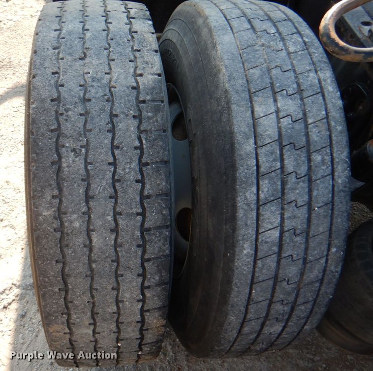 image for item DL3358 2010 Freightliner Cascadia 113  semi truck