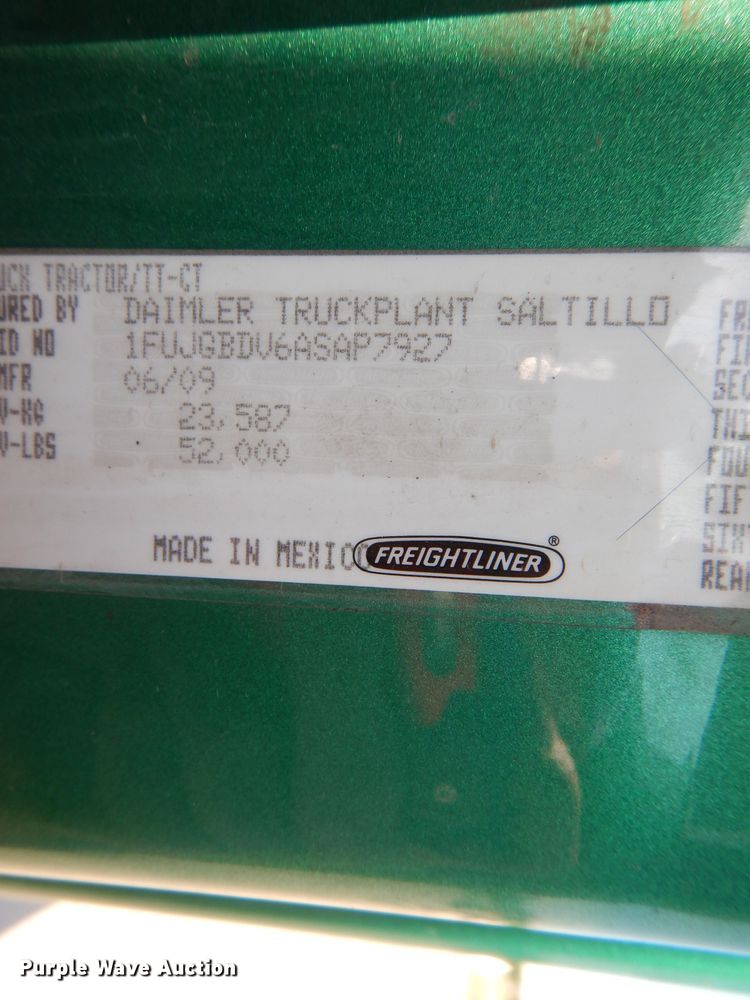 image for item DL3358 2010 Freightliner Cascadia 113  semi truck