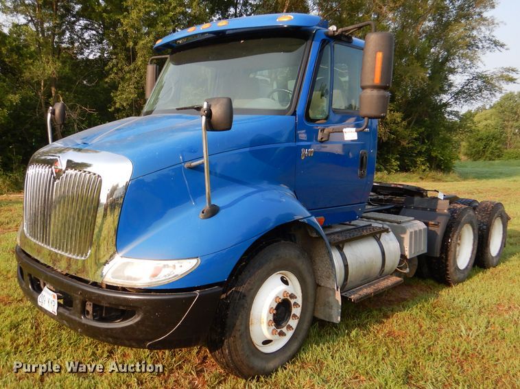 image for item DL3428 2003 International 8600  semi truck