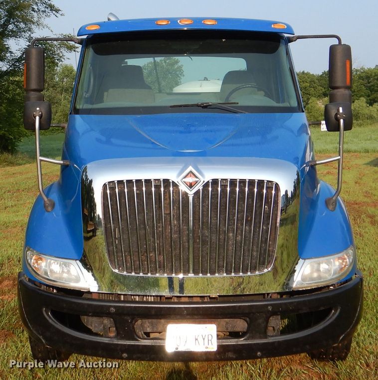 image for item DL3428 2003 International 8600  semi truck