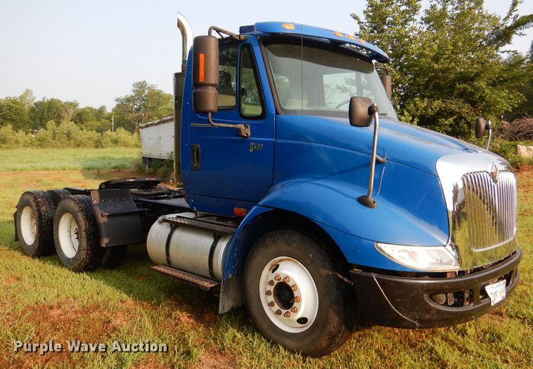 image for item DL3428 2003 International 8600  semi truck