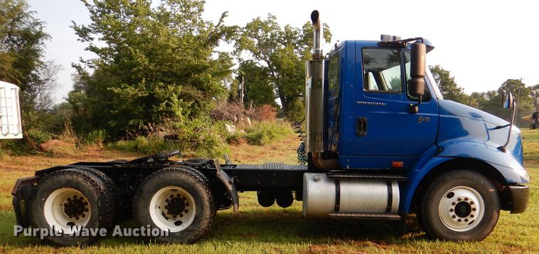 image for item DL3428 2003 International 8600  semi truck