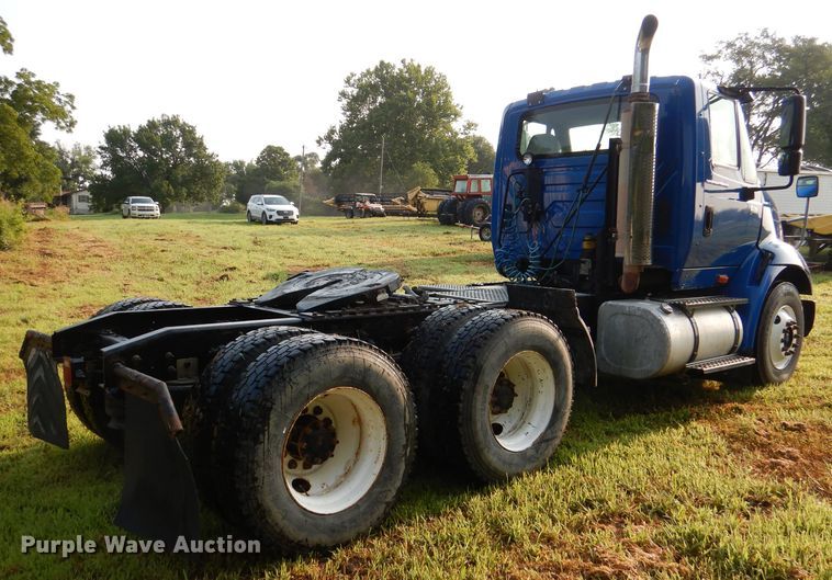 image for item DL3428 2003 International 8600  semi truck