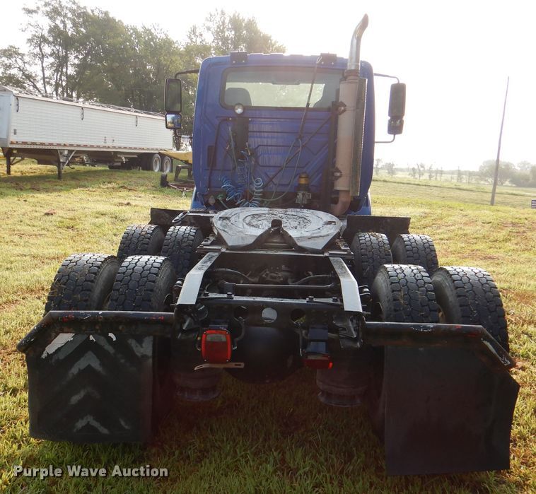 image for item DL3428 2003 International 8600  semi truck