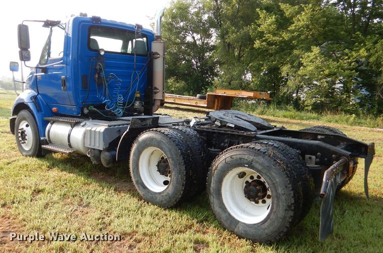 image for item DL3428 2003 International 8600  semi truck