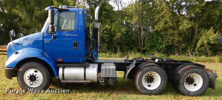 image for item DL3428 2003 International 8600  semi truck