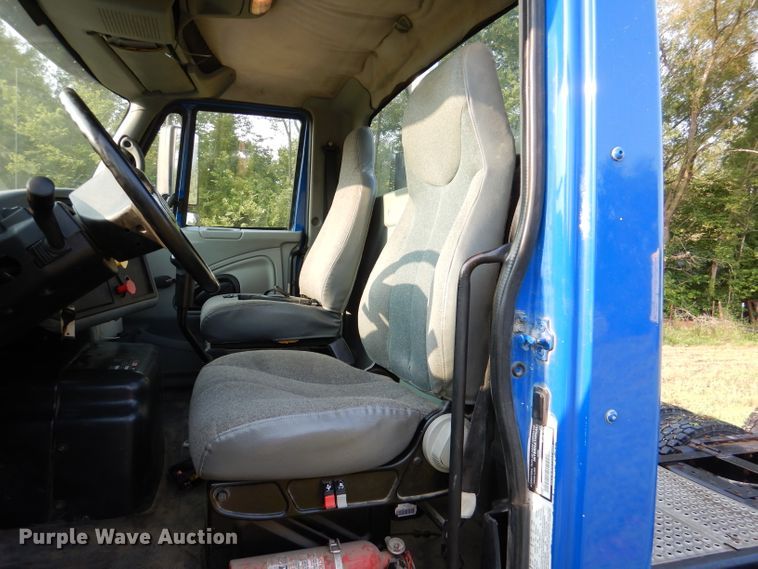 image for item DL3428 2003 International 8600  semi truck