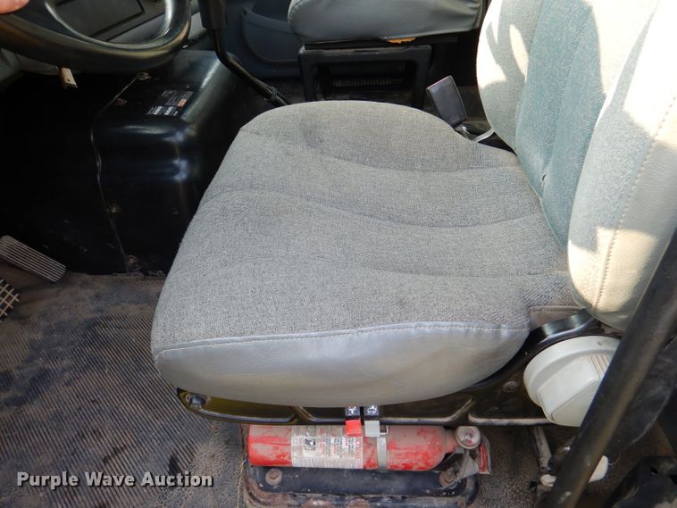 image for item DL3428 2003 International 8600  semi truck