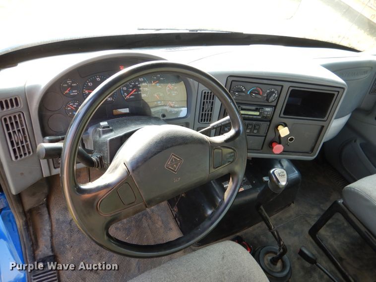 image for item DL3428 2003 International 8600  semi truck