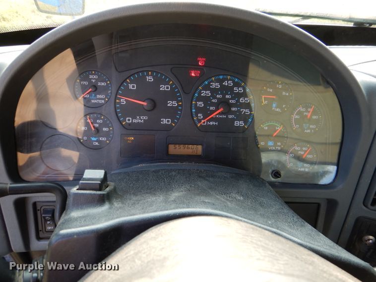 image for item DL3428 2003 International 8600  semi truck