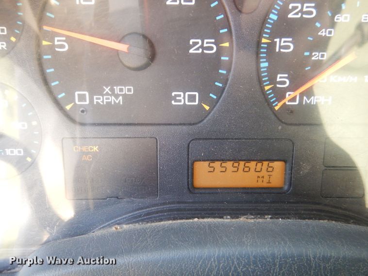 image for item DL3428 2003 International 8600  semi truck