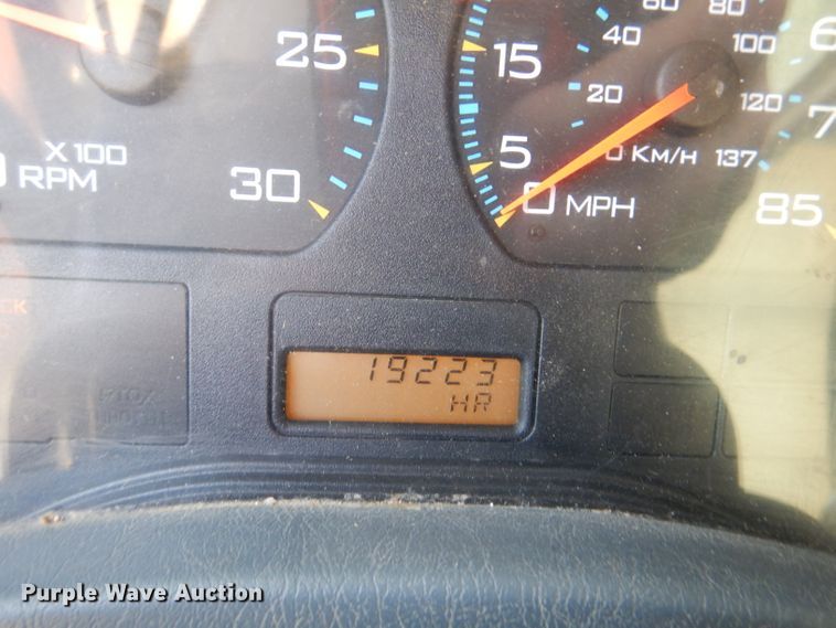 image for item DL3428 2003 International 8600  semi truck