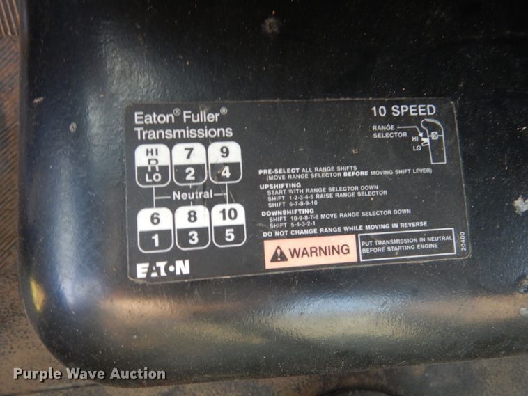 image for item DL3428 2003 International 8600  semi truck