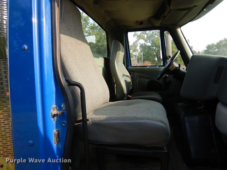 image for item DL3428 2003 International 8600  semi truck