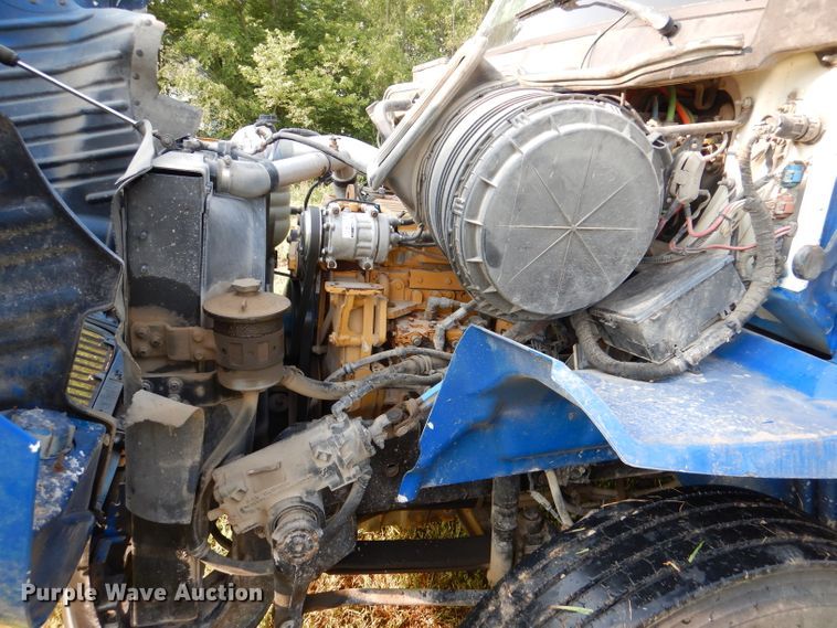 image for item DL3428 2003 International 8600  semi truck