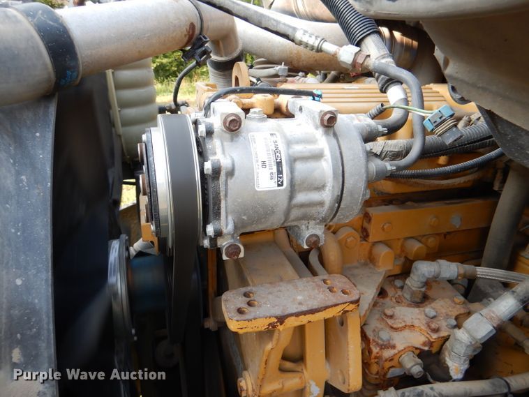 image for item DL3428 2003 International 8600  semi truck