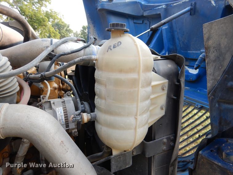 image for item DL3428 2003 International 8600  semi truck