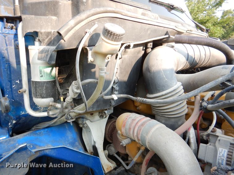 image for item DL3428 2003 International 8600  semi truck