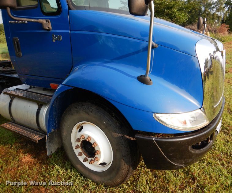 image for item DL3428 2003 International 8600  semi truck