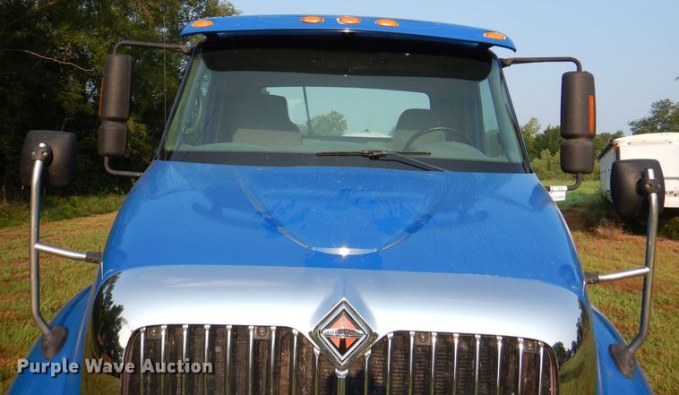 image for item DL3428 2003 International 8600  semi truck