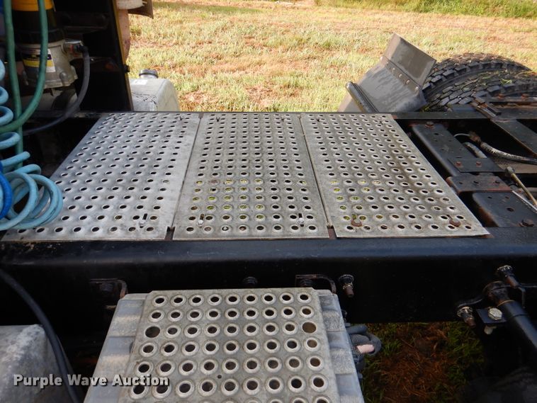 image for item DL3428 2003 International 8600  semi truck