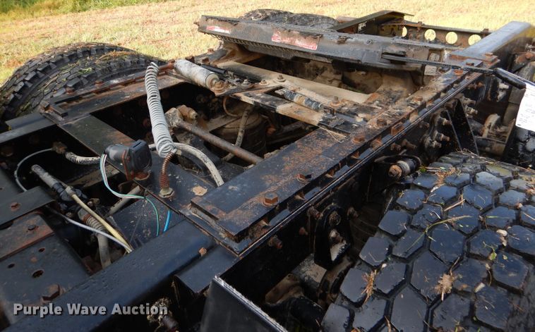 image for item DL3428 2003 International 8600  semi truck