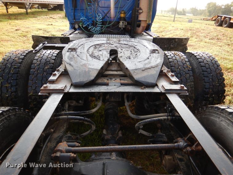 image for item DL3428 2003 International 8600  semi truck