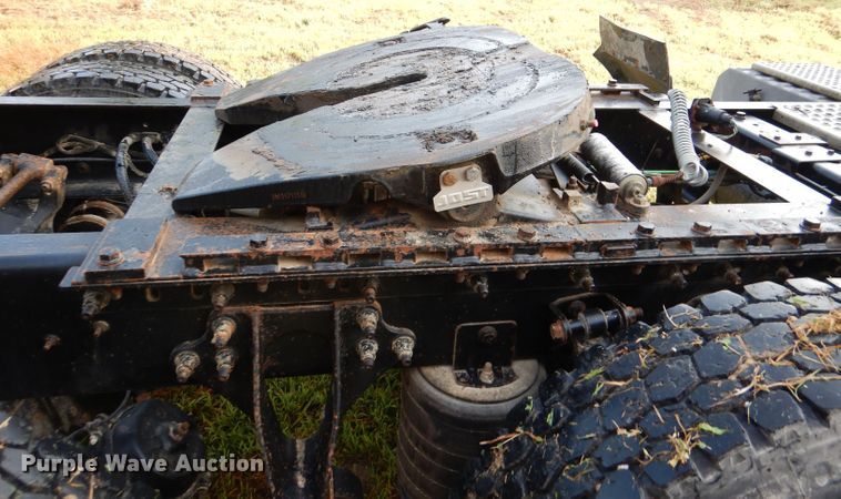 image for item DL3428 2003 International 8600  semi truck