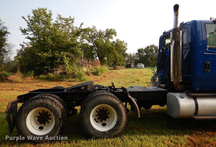 image for item DL3428 2003 International 8600  semi truck