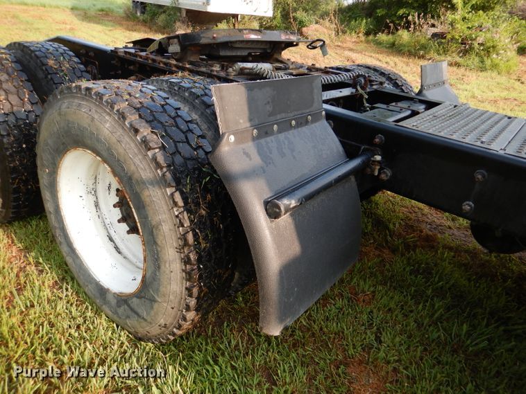 image for item DL3428 2003 International 8600  semi truck