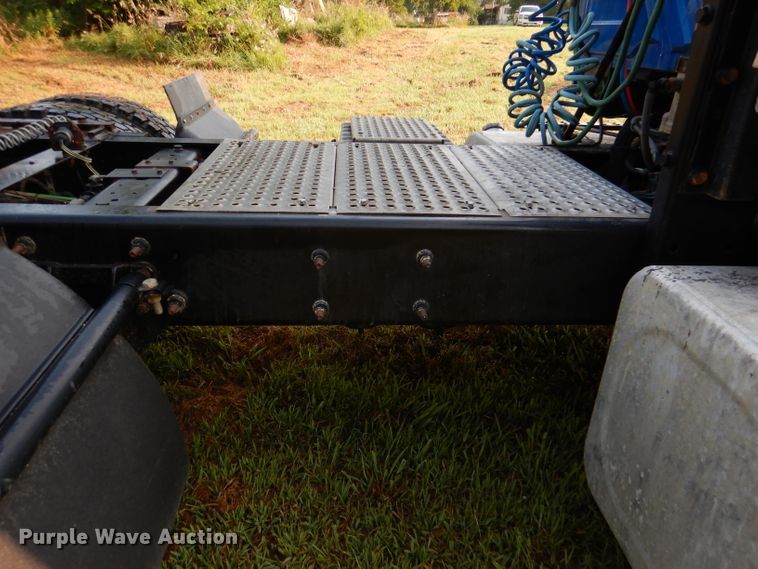 image for item DL3428 2003 International 8600  semi truck