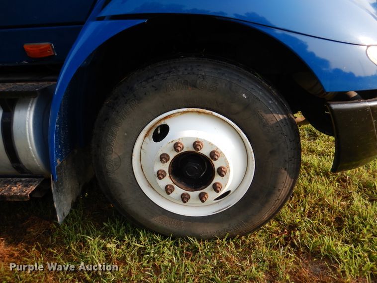 image for item DL3428 2003 International 8600  semi truck