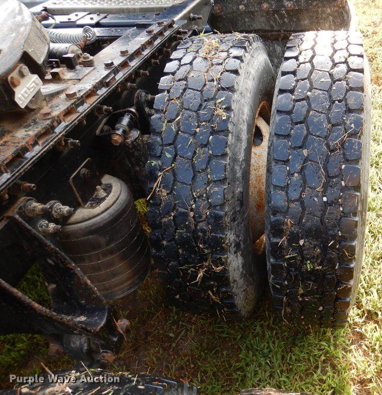 image for item DL3428 2003 International 8600  semi truck