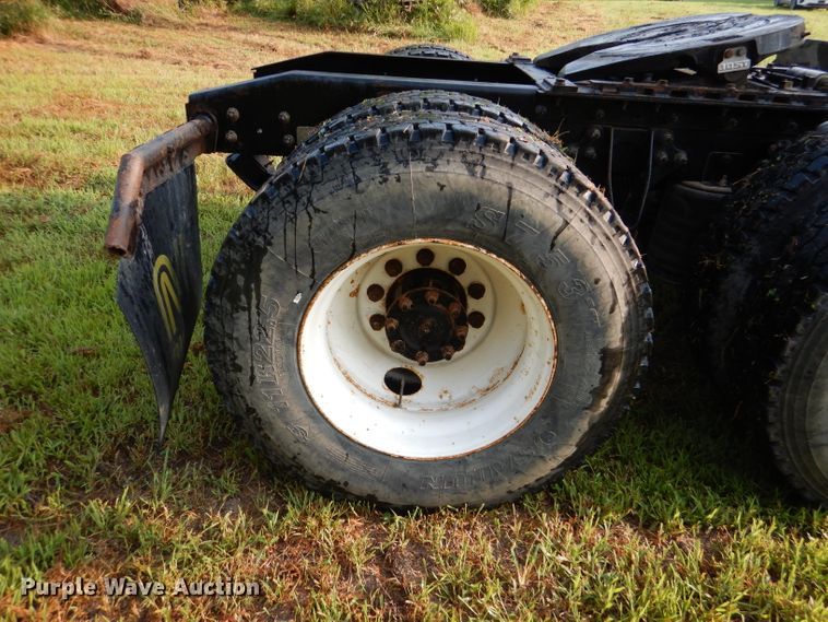 image for item DL3428 2003 International 8600  semi truck