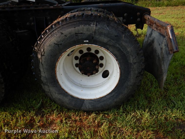 image for item DL3428 2003 International 8600  semi truck