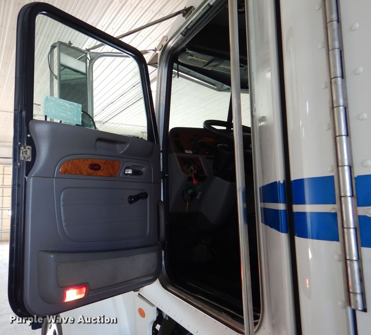 image for item DL3454 2009 Peterbilt 367  semi truck