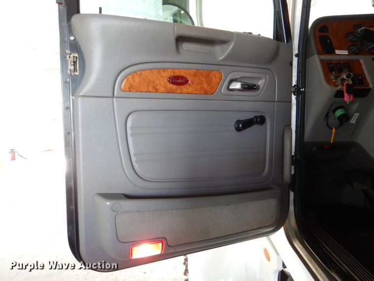 image for item DL3454 2009 Peterbilt 367  semi truck