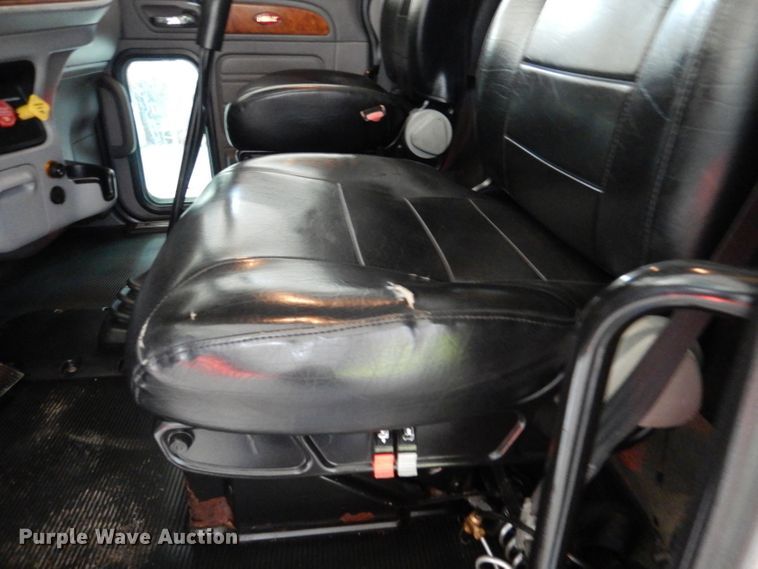 image for item DL3454 2009 Peterbilt 367  semi truck