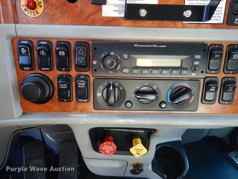 image for item DL3454 2009 Peterbilt 367  semi truck