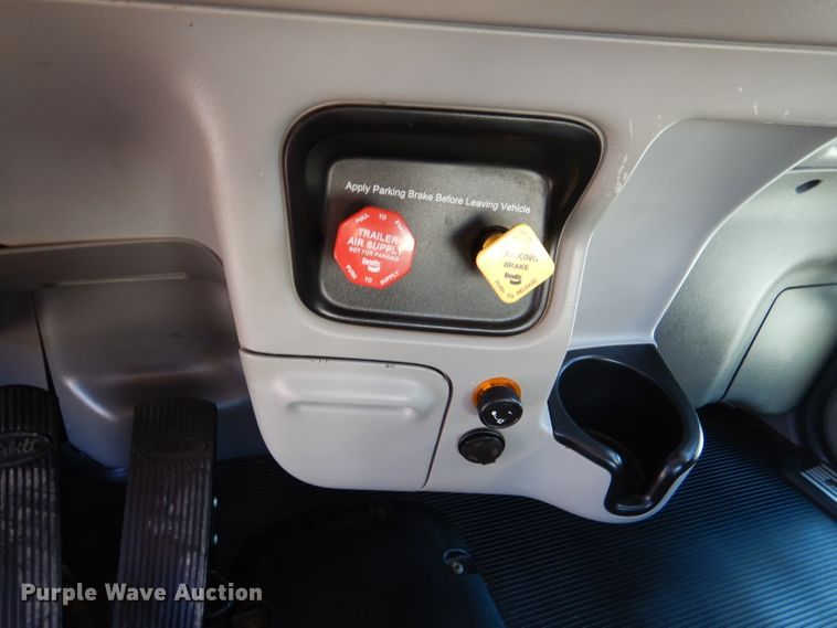 image for item DL3454 2009 Peterbilt 367  semi truck