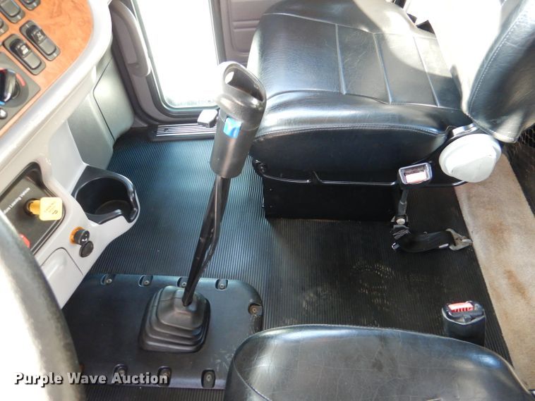 image for item DL3454 2009 Peterbilt 367  semi truck