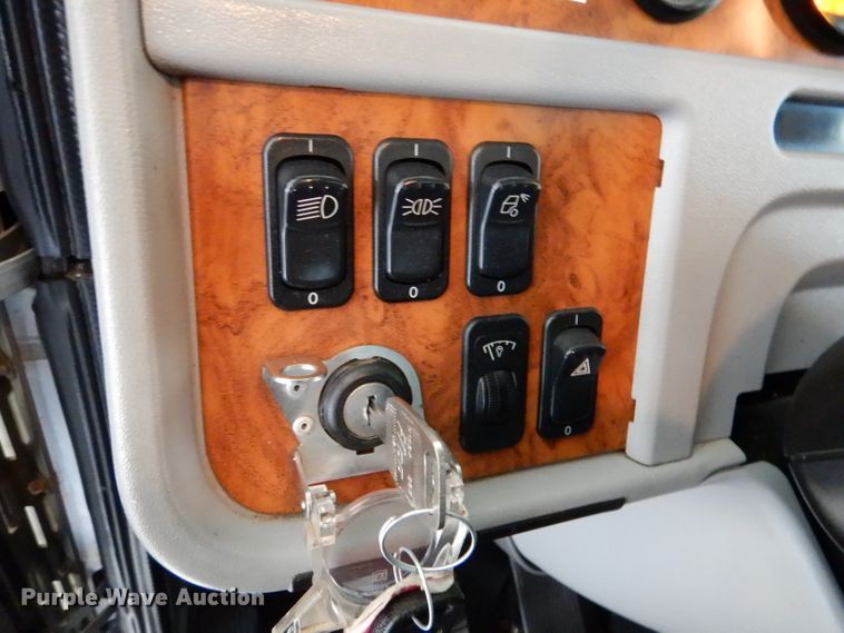 image for item DL3454 2009 Peterbilt 367  semi truck