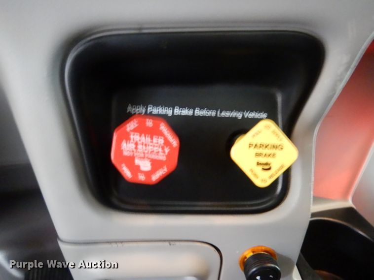 image for item DL3454 2009 Peterbilt 367  semi truck