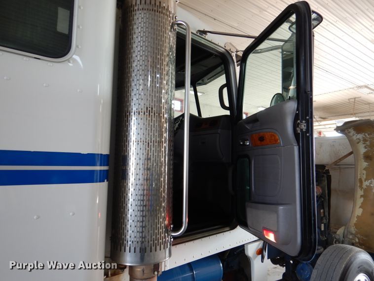 image for item DL3454 2009 Peterbilt 367  semi truck