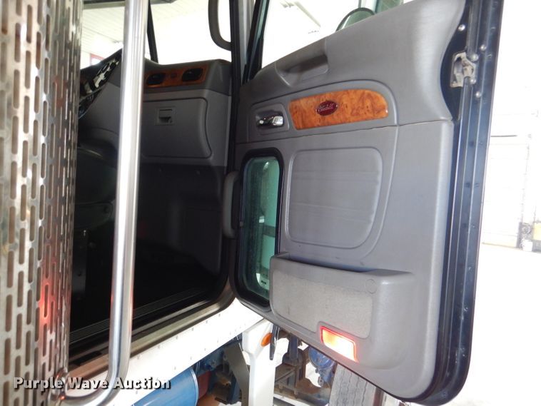 image for item DL3454 2009 Peterbilt 367  semi truck
