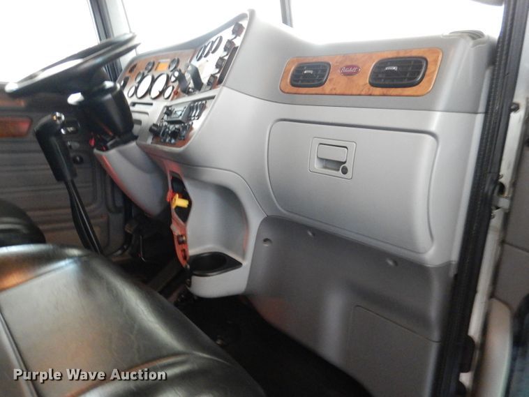 image for item DL3454 2009 Peterbilt 367  semi truck