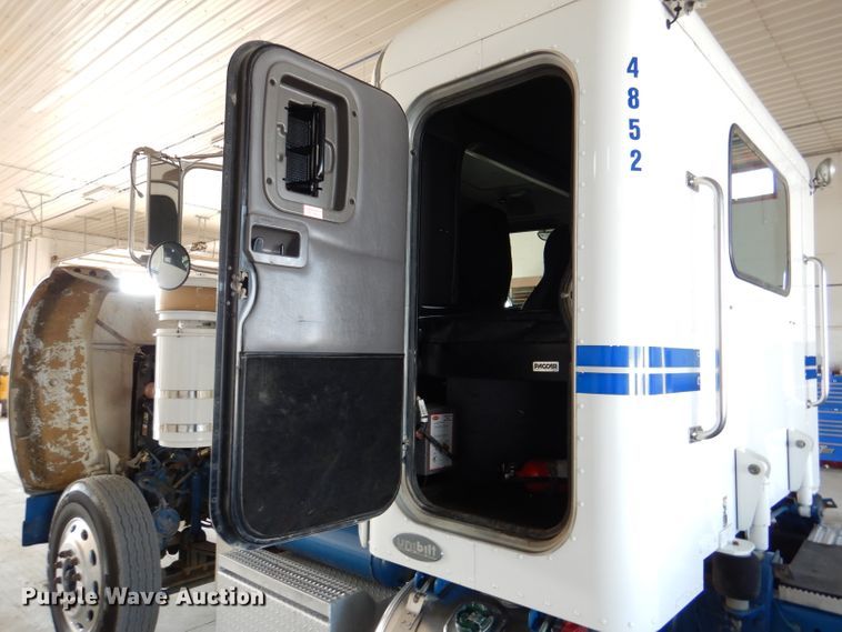 image for item DL3454 2009 Peterbilt 367  semi truck