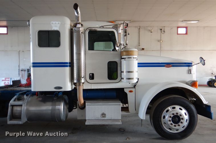 image for item DL3454 2009 Peterbilt 367  semi truck