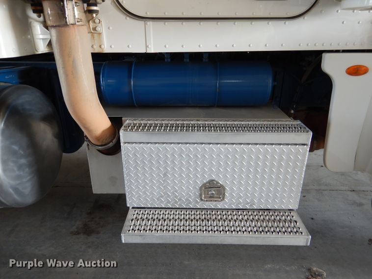 image for item DL3454 2009 Peterbilt 367  semi truck